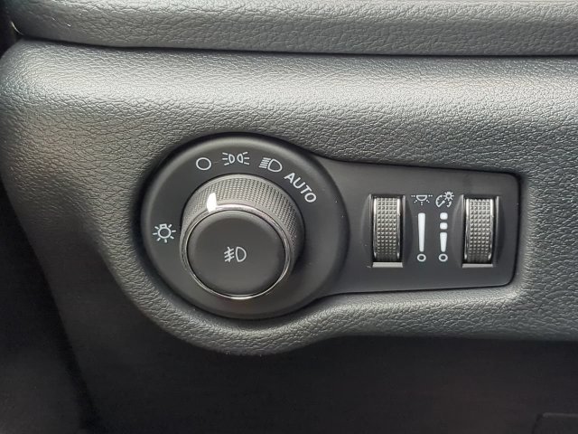 New 2026 Chrysler Pacifica Select FWD image 28