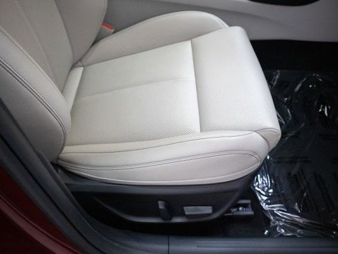 Used 2022 Genesis G70 2.0T image 29