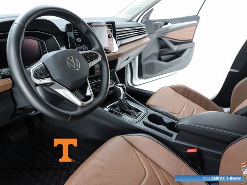 Used 2025 Volkswagen Jetta SEL FWD image 19