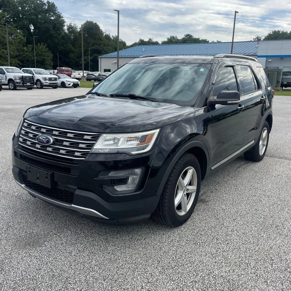 Used 2017 Ford Explorer XLT w/ Equipment Group 202A AWD/4WD image 1