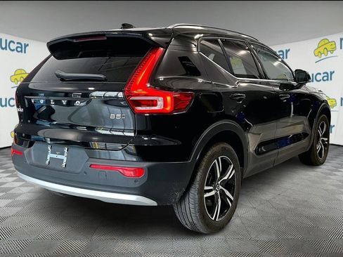 Used 2025 Volvo XC40 B5 Core image 8