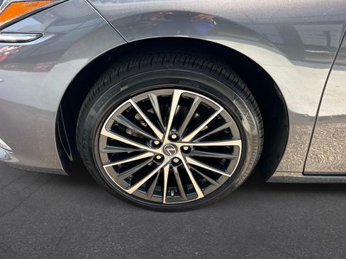 Used 2024 Lexus ES 350 w/ Premium Package FWD image 10