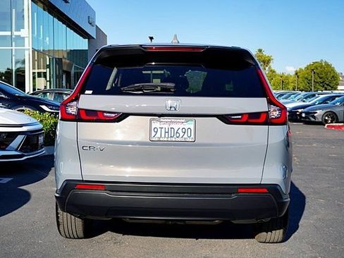 Used 2025 Honda CR-V EX image 9
