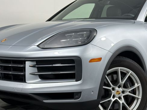 Certified 2024 Porsche Cayenne AWD/4WD image 6