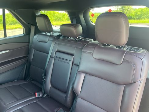 Used 2026 Ford Explorer Platinum AWD/4WD image 36