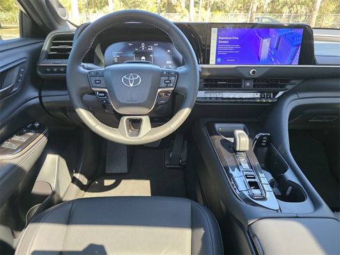 Used 2025 Toyota Crown Signia image 7