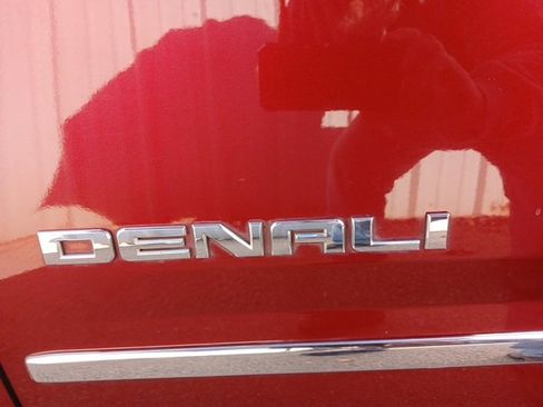 Used 2020 GMC Yukon XL Denali image 7