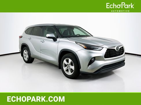 Used 2024 Toyota Highlander LE image 1