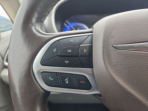 Used 2018 Chrysler Pacifica Touring-L image 22