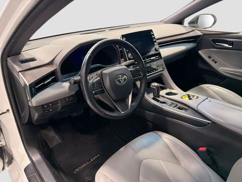 Used 2020 Toyota Avalon XLE w/ Carpet Mat Package image 8