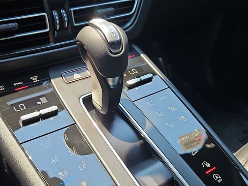 Certified 2026 Porsche Macan AWD/4WD image 35