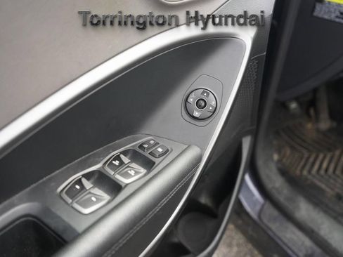 Used 2017 Hyundai Santa Fe SE image 23