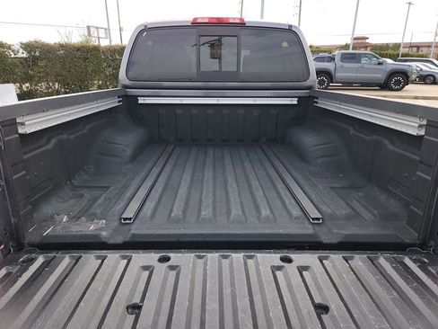 Used 2021 Nissan Frontier SV w/ Midnight Edition Floor Mats image 13