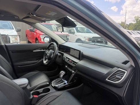 Used 2024 Kia Seltos EX FWD image 9