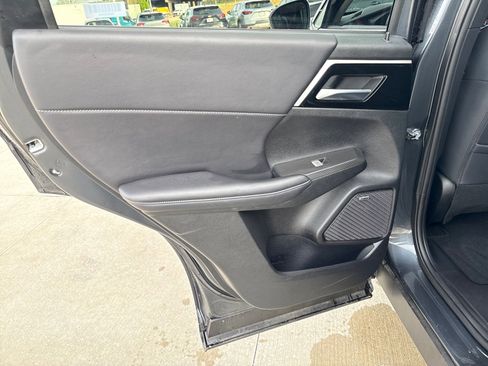Used 2025 Mitsubishi Outlander SE image 10