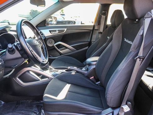 Used 2016 Hyundai Veloster image 18