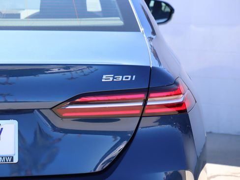 Used 2025 BMW 530i w/ Premium Package image 24