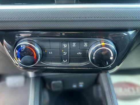 Used 2025 Chevrolet TrailBlazer LT FWD image 16