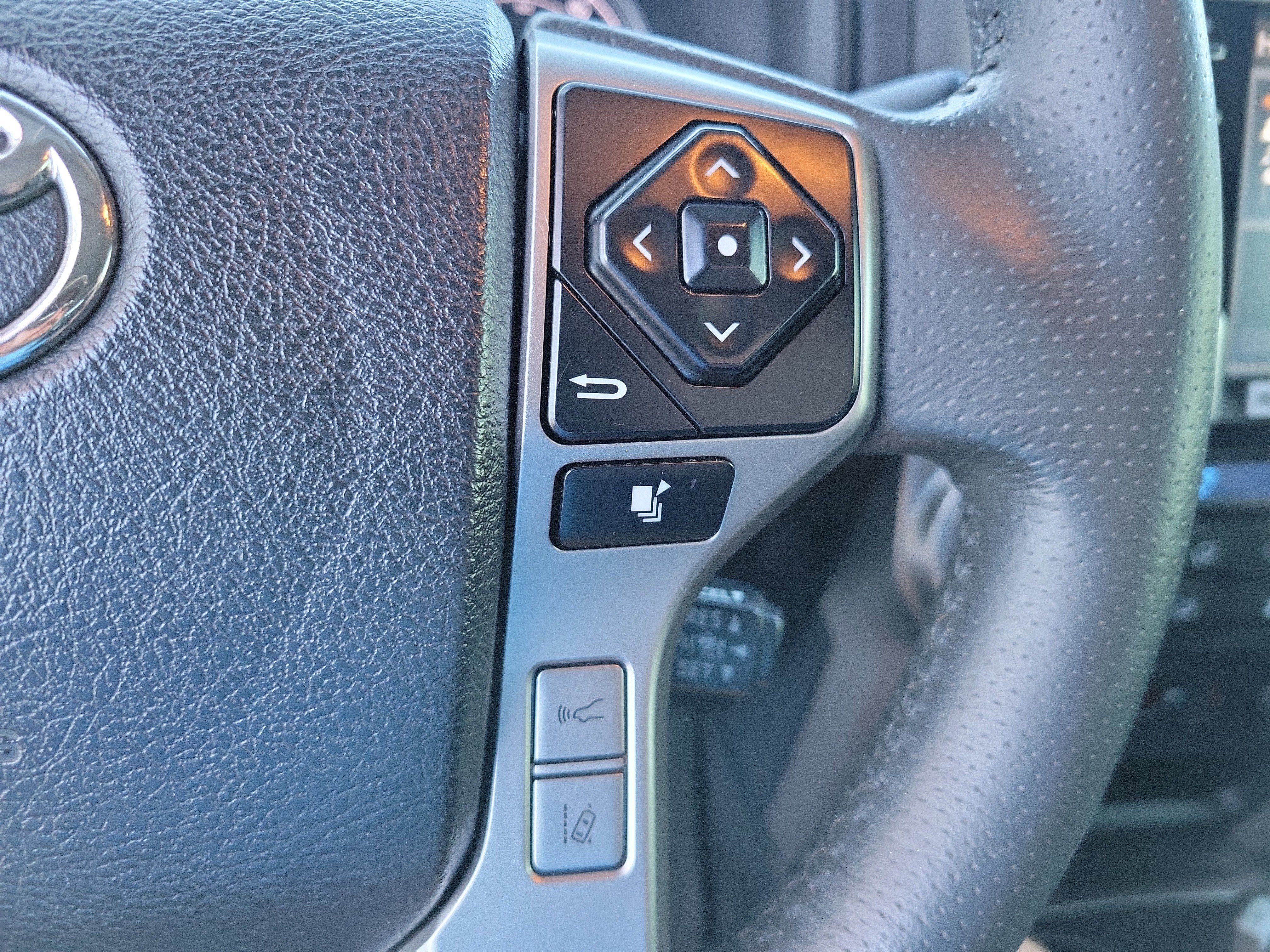 Used 2022 Toyota 4Runner Limited AWD/4WD image 22