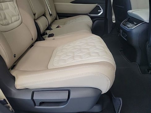 New 2025 Nissan Armada Platinum Reserve image 18