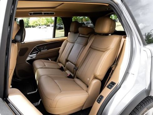 New 2026 Land Rover Range Rover Long Wheelbase SE AWD/4WD image 48