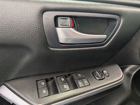 Used 2015 Toyota Camry LE image 23