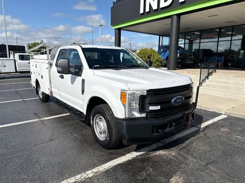 Used 2017 Ford F250 XL w/ Power Equipment Group RWD image 2
