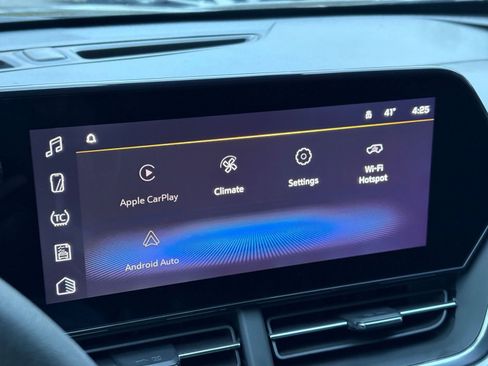 Used 2025 Chevrolet Trax LT image 21