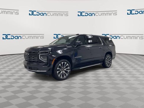 Used 2025 Chevrolet Suburban High Country AWD/4WD image 4