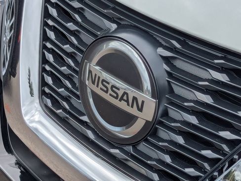 Used 2019 Nissan Rogue S AWD/4WD image 10