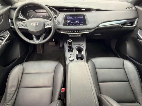 Used 2023 Cadillac XT4 Luxury w/ Cold Weather Package FWD image 14