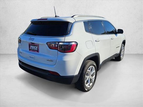 Used 2024 Jeep Compass Latitude AWD/4WD image 5