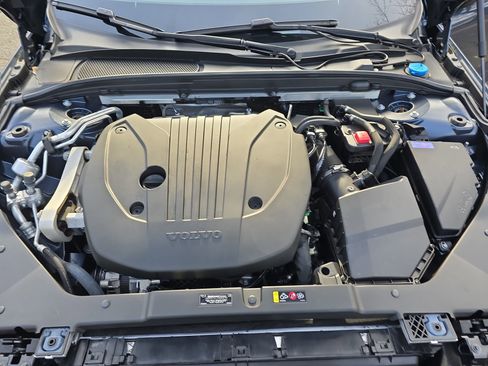 Used 2022 Volvo S60 B5 Momentum w/ Climate Package image 27