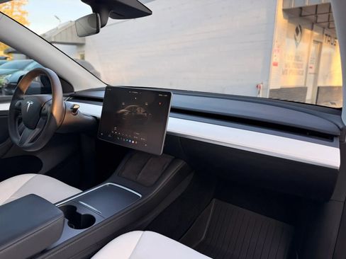 Used 2022 Tesla Model Y Performance AWD/4WD image 12