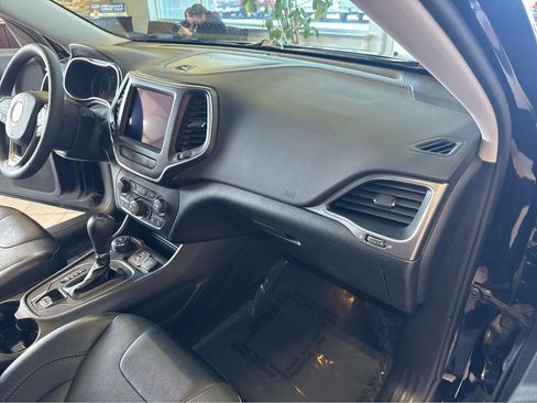 Used 2022 Jeep Cherokee Latitude Lux w/ Sun & Sound Group AWD/4WD image 27