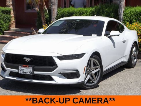 Used 2025 Ford Mustang Coupe RWD image 4