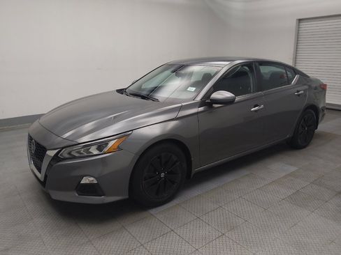 Used 2021 Nissan Altima 2.5 SV FWD image 2