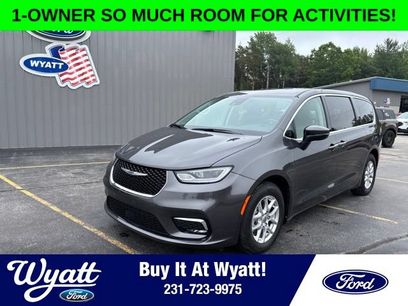 Used 2023 Chrysler Pacifica Touring-L