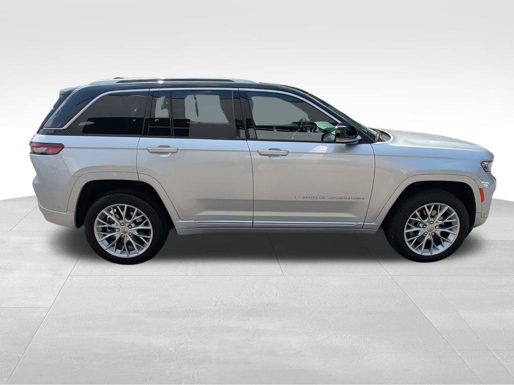 Certified 2023 Jeep Grand Cherokee Summit w/ Luxury Tech Group V AWD/4WD image 6