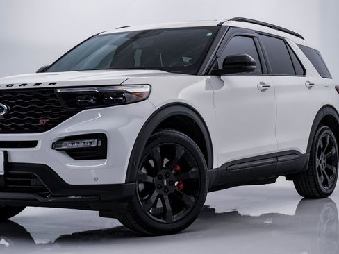 Used 2020 Ford Explorer ST w/ ST Street Pack image 2