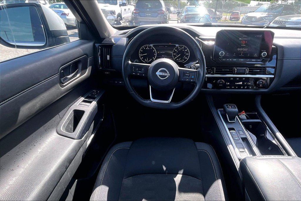 Used 2025 Nissan Pathfinder SV FWD image 7