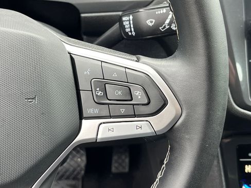 Used 2023 Volkswagen Tiguan SE AWD/4WD image 13