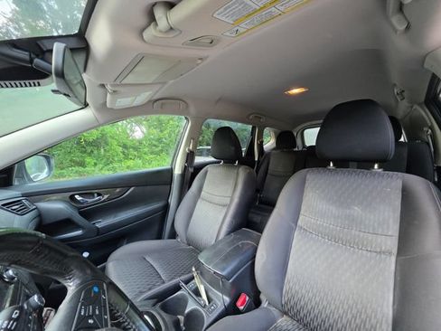 Used 2019 Nissan Rogue SV w/ Premium Package FWD image 14