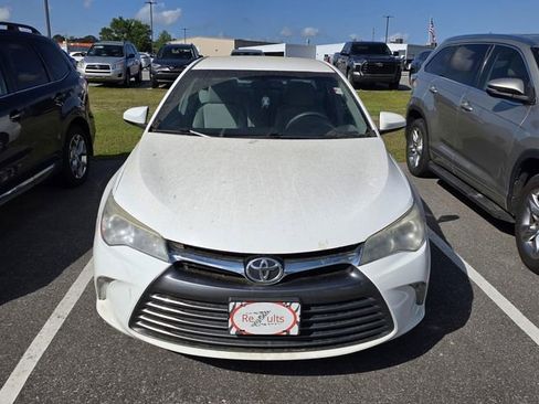 Used 2017 Toyota Camry LE image 2