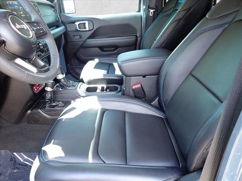 Used 2024 Jeep Wrangler Unlimited Rubicon 4xe w/ Capability Package AWD/4WD image 12