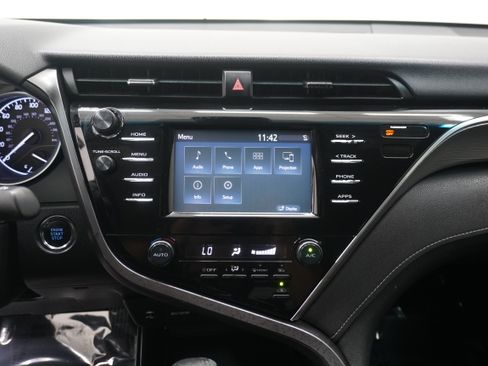Used 2018 Toyota Camry SE w/ Convenience Package FWD image 17