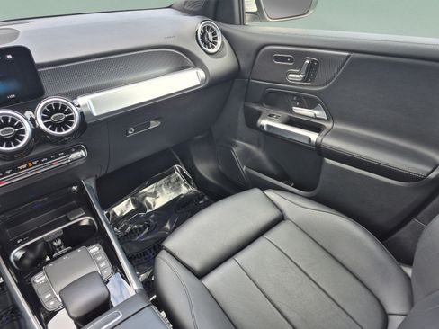 Used 2022 Mercedes-Benz GLB 250 image 16