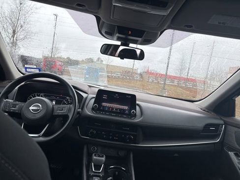 Used 2023 Nissan Rogue S image 18