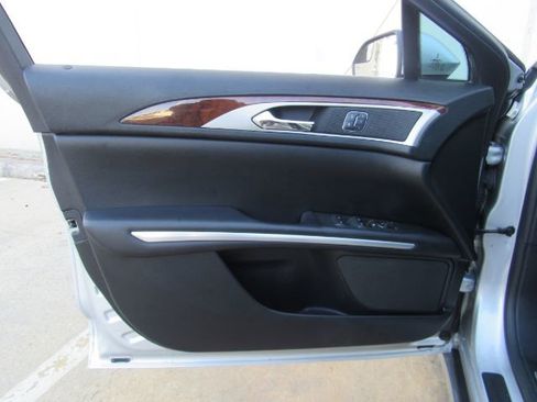 Used 2016 Lincoln MKZ Hybrid image 11