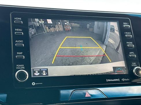 Used 2022 Toyota Venza LE image 19